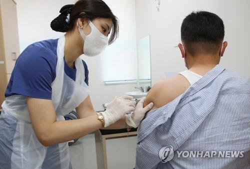 A citizen of Changwon, southeastern South Korea, receives the Janssen COVID-19 vaccine at a hospital on June 10, 2021. (Yonhap)