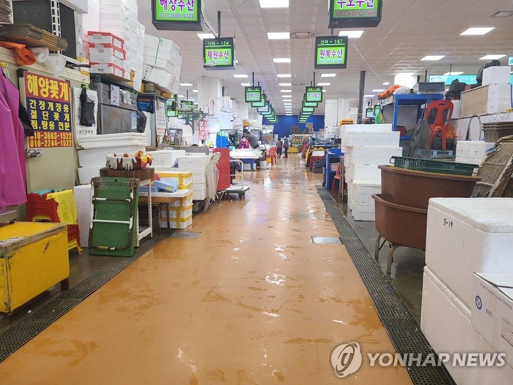 The file photo taken on May 13, 2021, shows Noryangjin Fisheries Wholesale Market in Seoul. (Yonhap)