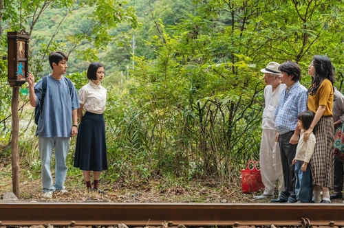 (Movie Review) Sincerity leads to wonder in movie 'Miracle'