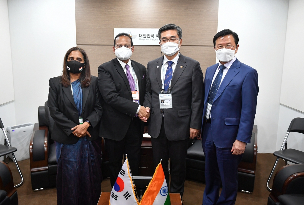 South Korea's Defense Minister Suh Wook (2nd from R) and India's Secretary for Defense Production Raj Kumar (2nd from L) pose for a photo as they meet for talks on the margins of a defense exhibition in Seongnam, just south of Seoul, on Oct. 20, 2021, in this photo provided by the defense ministry. (PHOTO NOT FOR SALE) (Yonhap)
