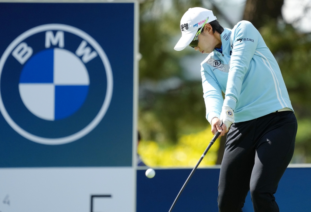 An Narin of South Korea hits her tee shot from the fifth hole during the third round of the BMW Ladies Championship at LPGA International Busan in Busan, some 450 kilometers southeast of Seoul, on Oct. 23, 2021, in this photo provided by BMW Korea. (PHOTO NOT FOR SALE) (Yonhap)