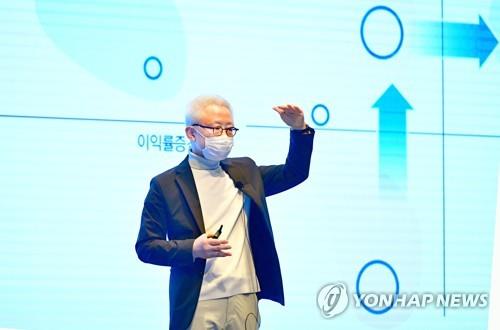 This photo provided by Samsung Electro-Mechanics shows Kyung Kye-hyun, CEO and leader of Samsung Electronics Co.'s device solutions division, on March 17, 2021. (Yonhap) 