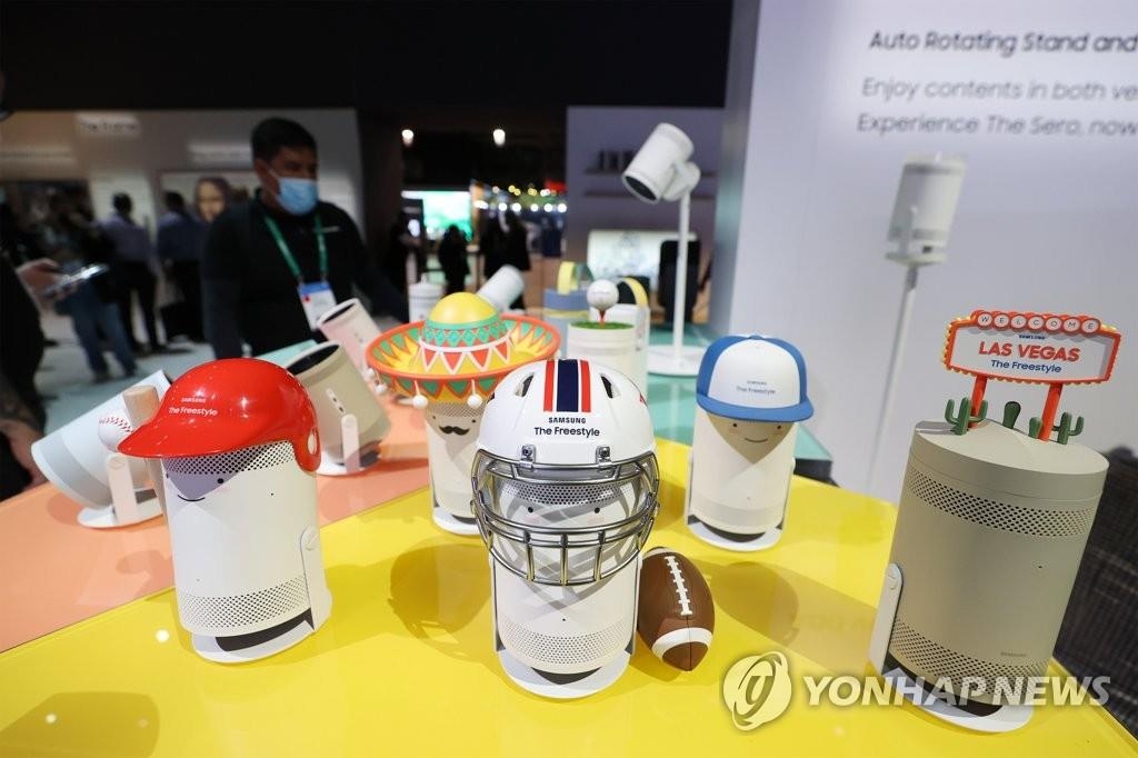 The Freestyle, Samsung Electronics Co.'s all-new portable projector, is on display at the Consumer Electronics Show (CES) in Las Vegas, in the Jan. 6, 2022, file photo. (Yonhap)