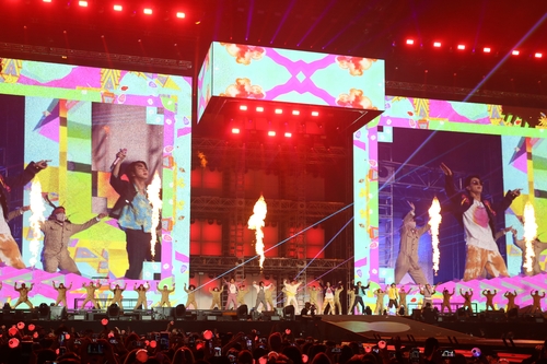 In this photo provided by Big Hit Music, K-pop supergroup BTS performs during a "Permission to Dance on Stage - Las Vegas" concert on April 9, 2022, at Allegiant Stadium in Las Vegas. (PHOTO NOT FOR SALE) (Yonhap)