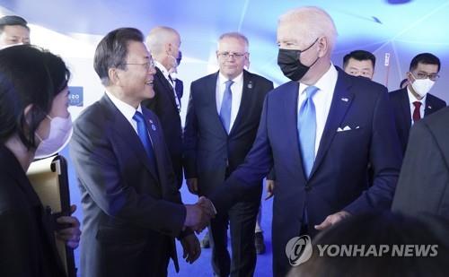 This file photo taken Oct. 30, 2021, shows then South Korean President Moon Jae-in (L) meeting with U.S. President Joe Biden on the sidelines of the G-20 summit in Rome. (Yonhap)