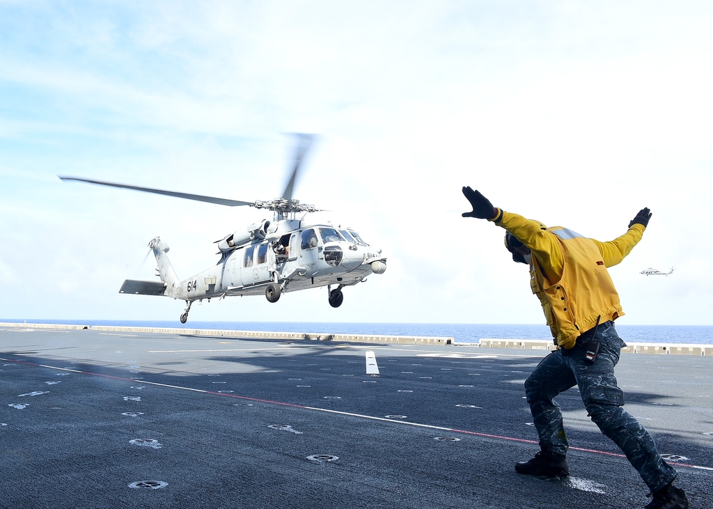 The U.S. MH-60 helicopter lands on South Korea's 14,500-ton Marado amphibious landing ship during a combined exercise held in waters off Okinawa on June 2, 2022, in this photo released by the Joint Chiefs of Staff. (PHOTO NOT FOR SALE) (Yonhap)