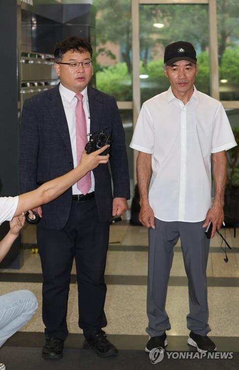 Lee Rae-jin (L), the elder brother of Dae-joon, a South Korean fisheries ministry official shot to death by North Korean soldiers while drifting in waters in the West Sea in September 2020, speaks to reporters on June 28, 2022. (Yonhap)