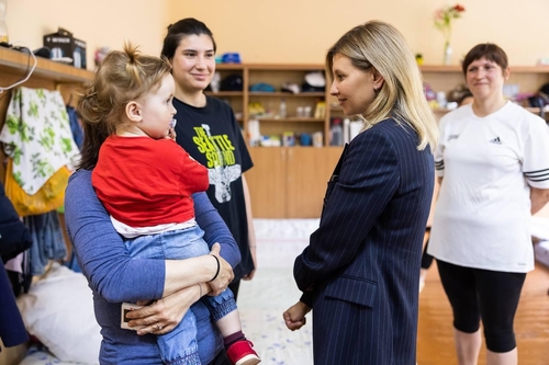 This undated photo, provided by Ukraine's presidential office, shows Ukraine's first lady Olena Zelenska visiting a local facility for children. (PHOTO NOT FOR SALE) (Yonhap)