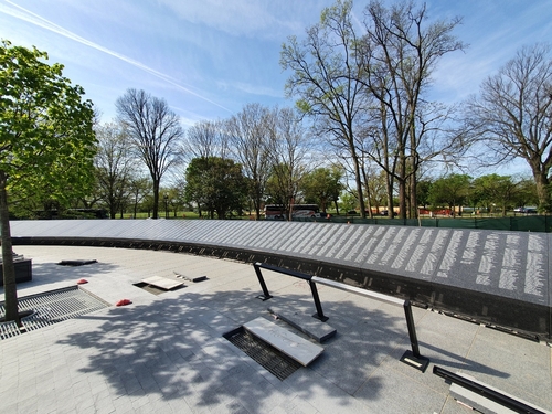 This undated photo, provided by the veterans affairs ministry, shows the Wall of Remembrance at the Korean War Veterans Memorial on the National Mall in Washington, D.C. (PHOTO NOT FOR SALE) (Yonhap)