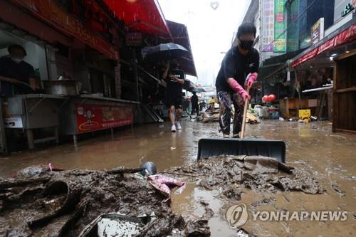  9 dead, 6 missing in record rainfall in Seoul, surrounding areas