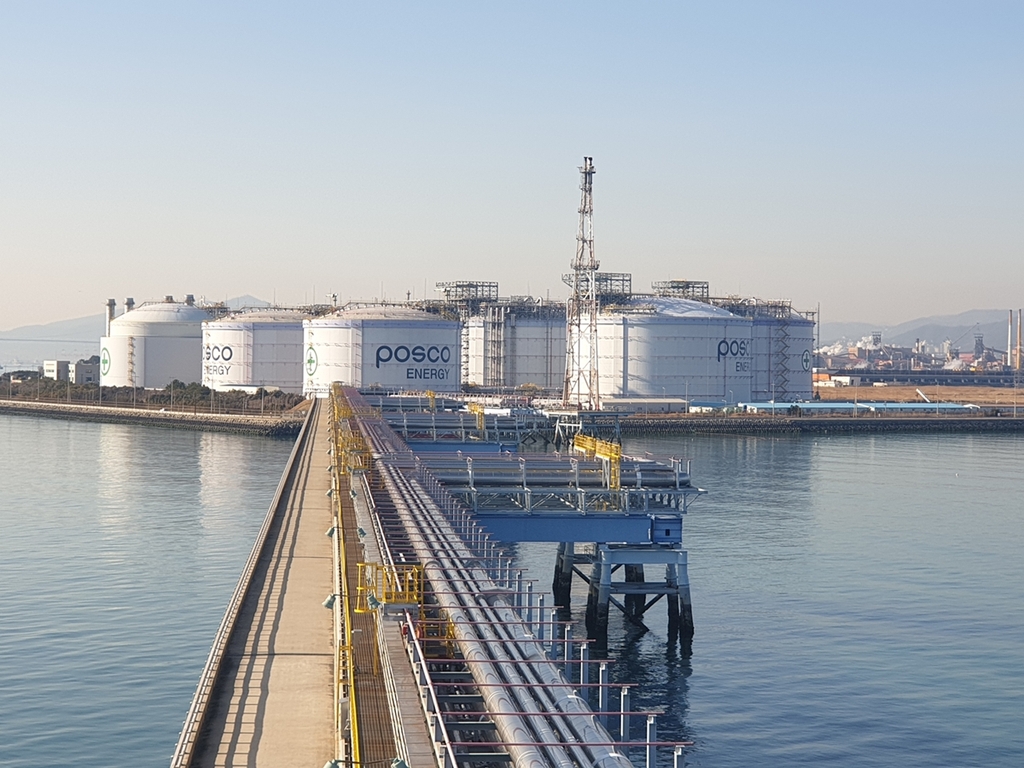 This undated photo, provided by POSCO International Corp. shows POSCO Energy Co.'s liquefied natural gas (LNG) terminal in Gwangyang, about 400 kilometers southwest of Seoul, on Aug. 12, 2022. (PHOTO NOT FOR SALE) (Yonhap) 