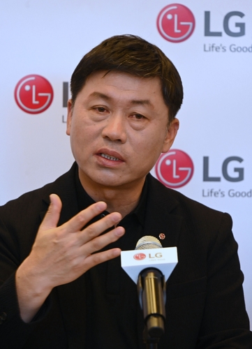 Lyu Jae-cheol, president of the home appliance and air solution division, speaks during a press conference at Messe Berlin, where LG runs a massive exhibition booth during IFA 2022, in this photo provided by the company. (PHOTO NOT FOR SALE) (Yonhap)