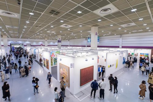 South Korea's largest-ever art market opens in Seoul