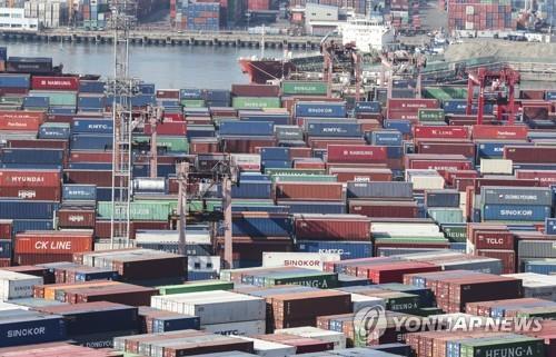 Container rates for U.S. west coast jump over 30 pct in Aug. - 1