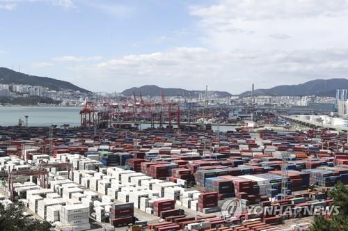 This file photo taken Sept. 21, 2022, shows stacks of containers at a port in South Korea's southeastern city of Busan. (Yonhap)