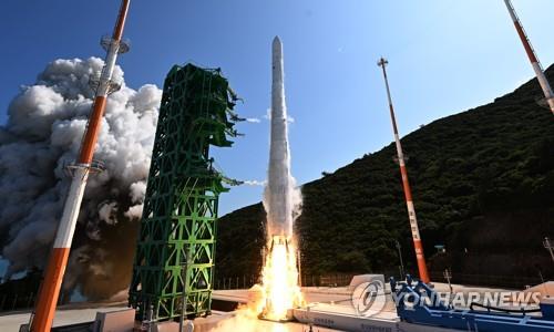 In this file photo, South Korea's homegrown space rocket Nuri lifts off from Naro Space Center in Goheung, South Jeolla Province, southwestern South Korea, on June 21, 2022, as the country made a second attempt to put satellites into orbit. (Pool photo) (Yonhap)