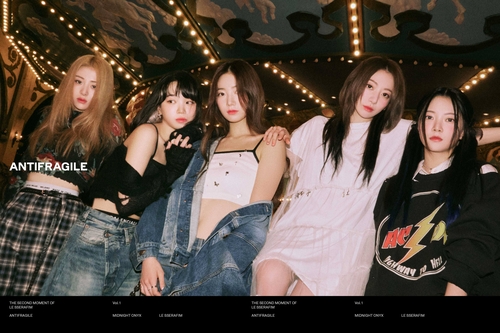 A concept photo for "Antifragile," the second EP from K-pop girl group Le Sserafim, provided by Source Music. (PHOTO NOT FOR SALE) (Yonhap) 