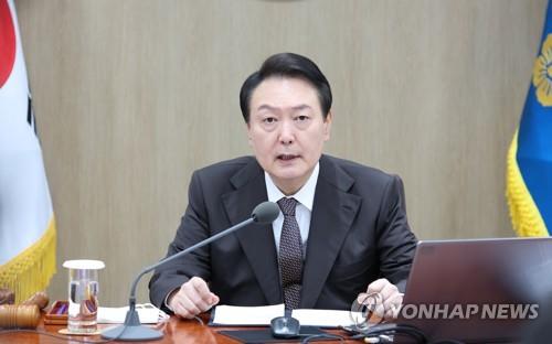 (LEAD) Yoon calls for swift action to make N.K. pay price for missile launch
