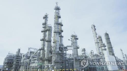 (LEAD) Lotte Chemical turns to red in Q3 on weak petrochem demand