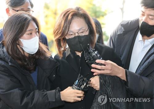 (LEAD) Yongsan Ward chief, senior police officer summoned over Itaewon crush probe