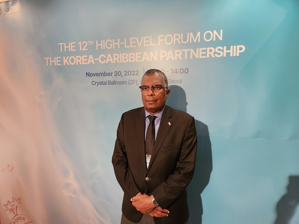 Bahamas Foreign Minister Fred Mitchell poses for photos at an annual high-level South Korea-Caribbean partnership forum in Seoul on Nov. 30, 2022. (Yonhap)