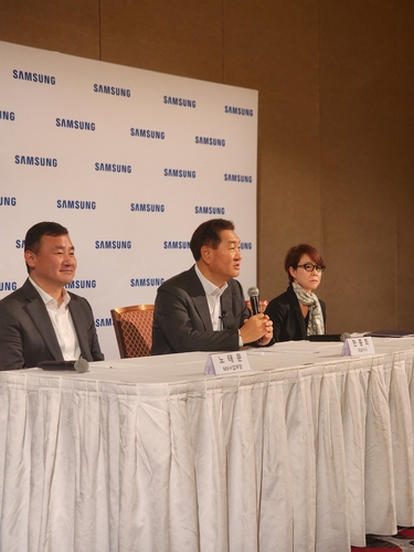 Samsung Electronics Vice Chairman Han Jong-hee speaks at a press briefing in Las Vegas on Jan. 6, 2023. (Yonhap)