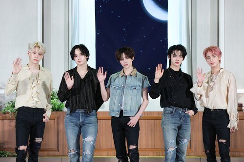 (2nd LD) TXT secures first No. 1 on Billboard 200 for 'Temptation'