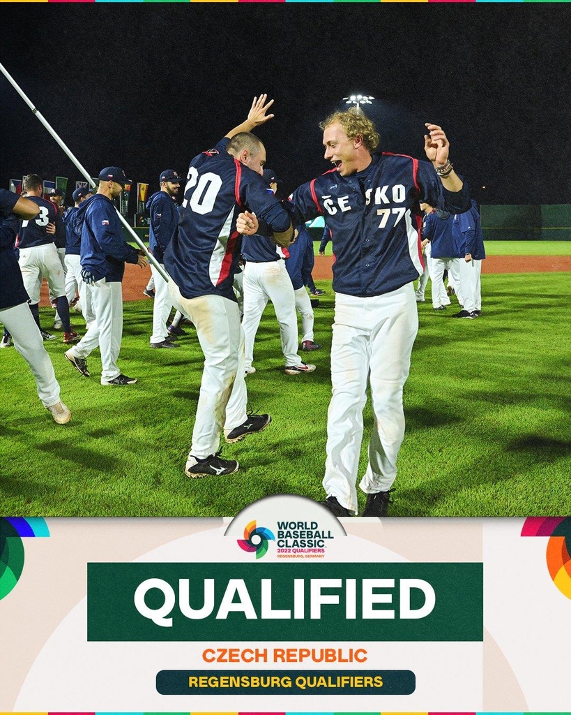 This photo captured from the official Twitter account of the World Baseball Classic (WBC) shows Czech Republic players celebrating after clinching a spot in the 2023 WBC in a European qualifying event in Regensburg, Germany, on Sept. 21, 2022. (PHOTO NOT FOR SALE) (Yonhap)