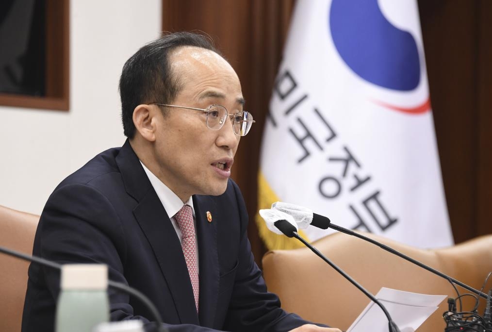 Finance Minister Choo Kyung-ho speaks at a conference in Seoul, February 28, 2023, in this photo released by the Ministry of Economy and Finance.  (Photo not for sale) (Yonhap News Agency)