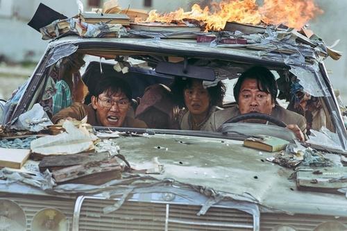This file photo, provided by Lotte Entertainment, shows a scene from "Escape from Mogadishu," a South Korean action film. (PHOTO NOT FOR SALE) (Yonhap)