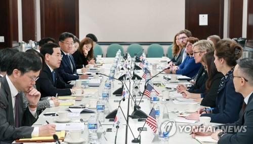 This photo, provided by South Korea's industry ministry on April 28, 2023, shows the energy ministers of South Korea and the United States holding a meeting in Washington the previous day. (PHOTO NOT FOR SALE) (Yonhap)