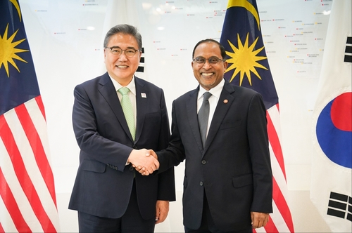 FM呼吁加强与马来西亚的关系