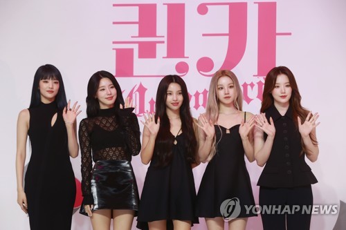 K-pop girl group (G)I-dle poses during a press conference to promote its sixth EP, "I Feel," at a hotel in Seoul on May 15, 2023. (Yonhap)