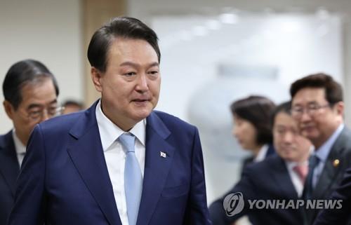 Yoon to send condolence flowers to commemorate late President Roh