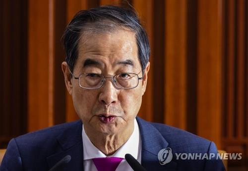 This file photo shows Prime Minister Han Duck-soo. (Yonhap)