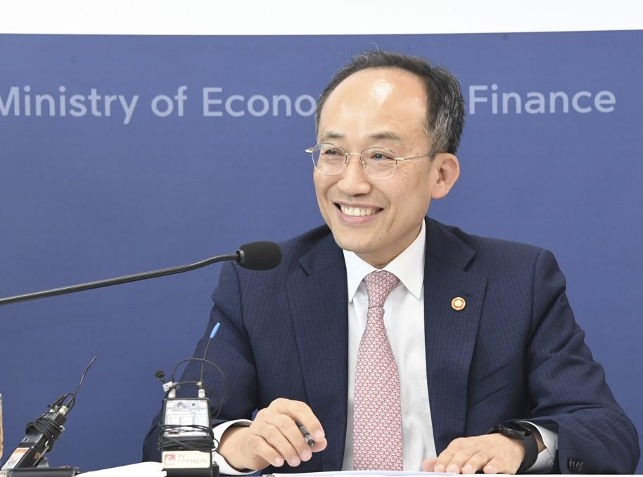 S. Korea's tax revenue to stay sluggish for time being: Choo