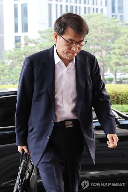 National Election Commission Chairperson Rho Tae-ak enters the agency office in Gwacheon, south of Seoul, on June 9, 2023. (Yonhap) 