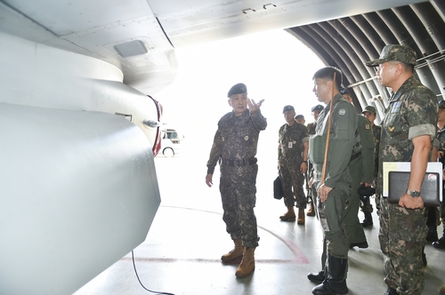 S. Korea's top general visits key Air Force, Navy, Marine units to check readiness