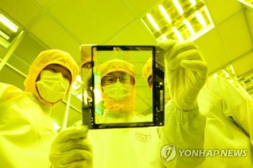 Industry ministry signs MOU with Samsung, SK hynix on semiconductor packaging