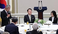 Yoon hosts luncheon meeting with Korean atomic bomb victims in Hiroshima on Chuseok