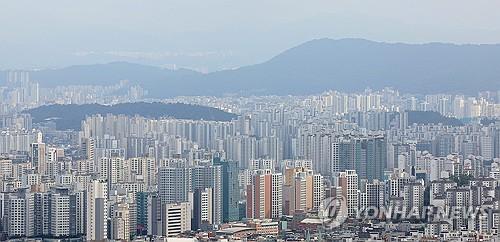 This file photo taken Sept. 17, 2023, shows apartments in Seoul. (Yonhap)