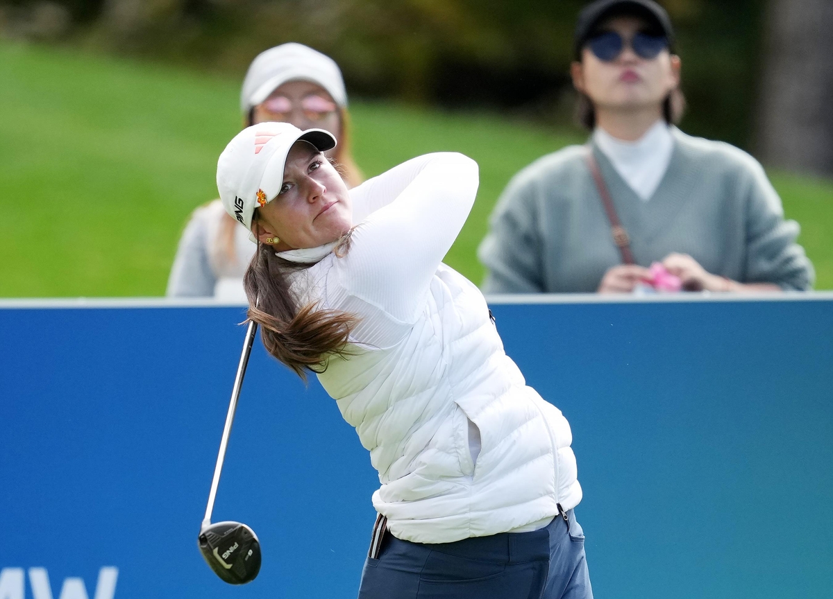 Swedish LPGA Golfer Grant Holes Out For Unconventional Birdie In S ...