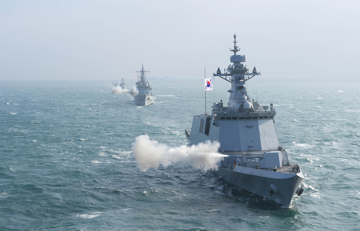 The 2,800-ton Cheonan frigate (front) and other warships stage live-fire drills in the Yellow Sea on Jan. 3, 2024, in this photo provided by the Navy. (PHOTO NOT FOR SALE) (Yonhap)