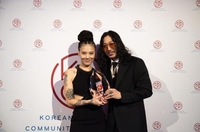 Tiger JK, Yoon Mi-rae win achievement award from Korean American community group