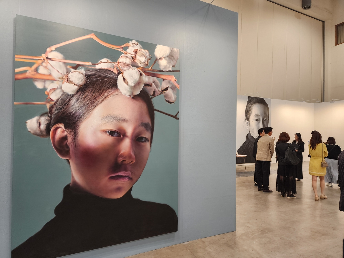 Visitors examine artworks by Kang Kang-hoon at the BEXCO exhibition center in Busan, 320 kilometers southeast of Seoul, on May 9, 2024. (Yonhap)