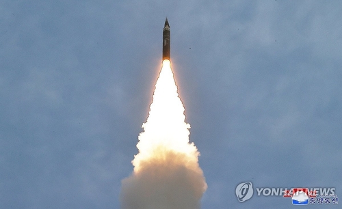  N. Korea fires around 10 short-range ballistic missiles into East Sea: JCS
