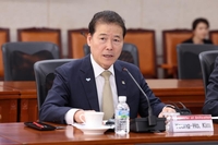 Unification minister meets global experts over new unification vision