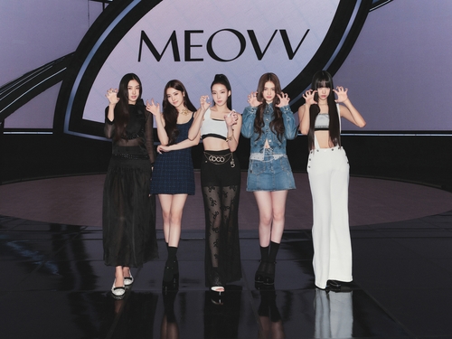 New K-pop girl group Meovv poses for a photo during an online media showcase to mark its debut on Sept. 6, 2024, in this photo provided by The Black Label. (PHOTO NOT FOR SALE) (Yonhap)