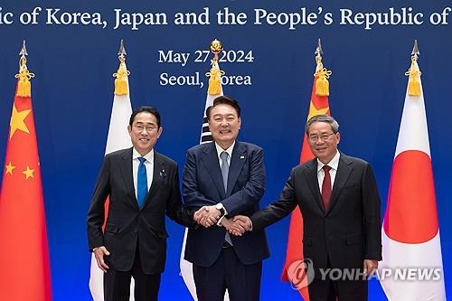 (From L to R) Japanese Prime Minister Fumio Kishida, South Korean President Yoon Suk Yeol and Chinese Premier Li Qiang pose for a photo at their trilateral summit in Seoul on May 27, 2024, in this photo provided by Yoon's office. (PHOTO NOT FOR SALE) (Yonhap) 