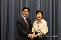 (2nd LD) PPP's Kim meets with ex-President Park, asks for support ahead of election